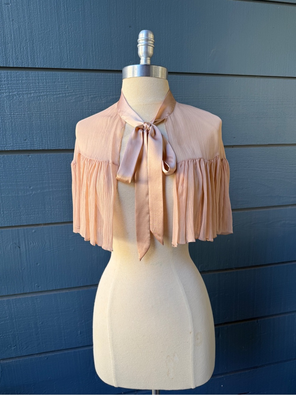 Blush Silk Pleated Capelet by iconic luxe brand Kiki De Montparnasse 🖤✨🖤  Rare